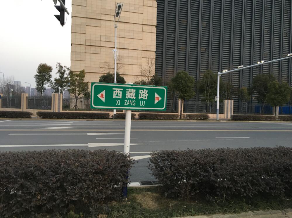 �Ϸ��гɶ�·�c����·�������Ͻ�33325.92ƽ����סլ�õ؇�������ʹ�Ù�(qu��n)�M��׌�r���u��